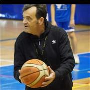 Entrenador superior de baloncesto se ofrece para trabajar jugadores jovenes con ganas de aprender. No dispongo de cancha